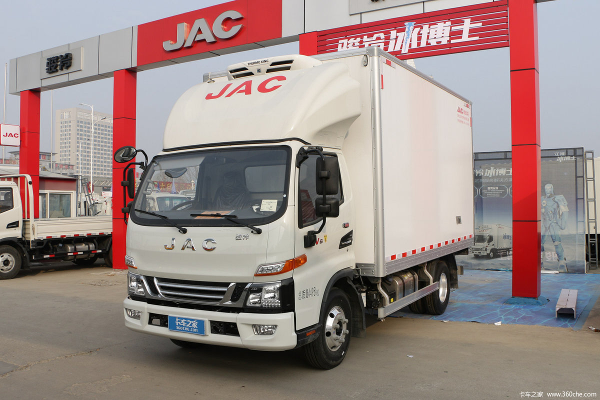 江淮 骏铃V6 冰博士 159马力 4X2 4.015米冷藏车(4.875速比)