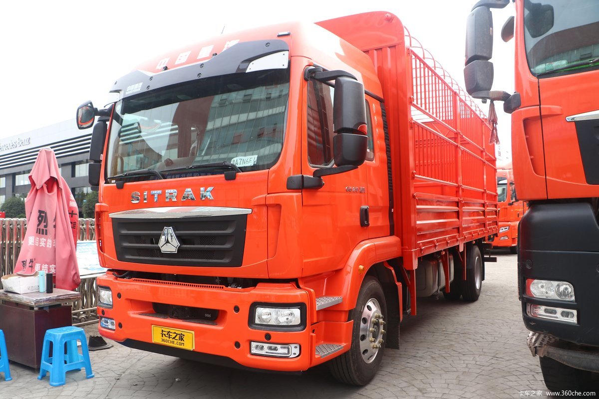 中国重汽 汕德卡SITRAK G5重卡 250马力 4X2 6.8米仓栅式载货车(国六)