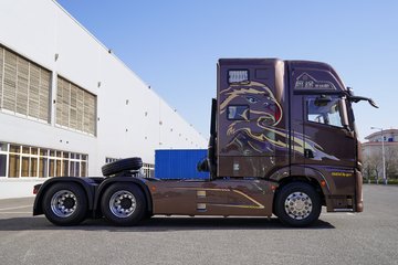 青岛解放 鹰途 生活舱 560马力 6x4 amt自动挡牵引车(国六)图片