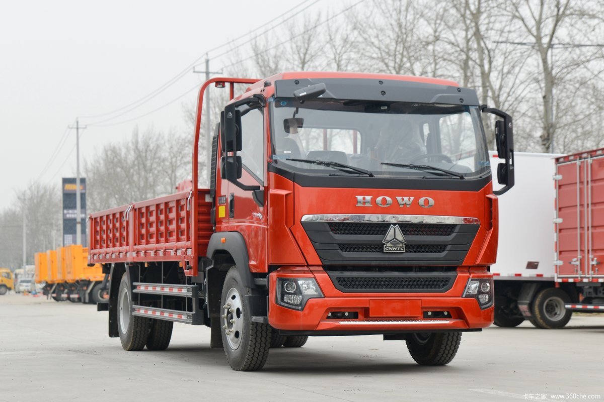 中国重汽HOWO G5X中卡 250马力 6.75米排半栏板载货车(国六)
