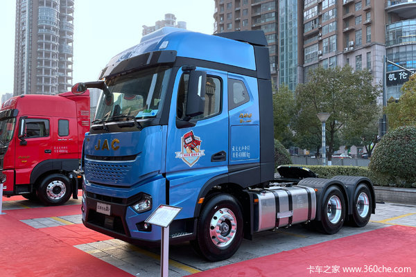 江淮超越q7重卡560马力6x4amt自动挡牵引车采埃