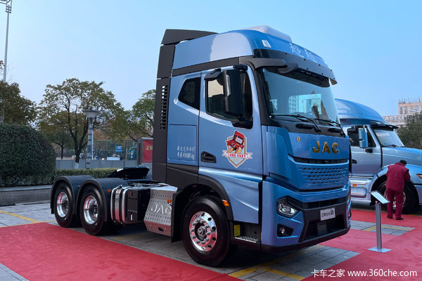 江淮超越q7重卡560马力6x4amt自动挡牵引车采埃