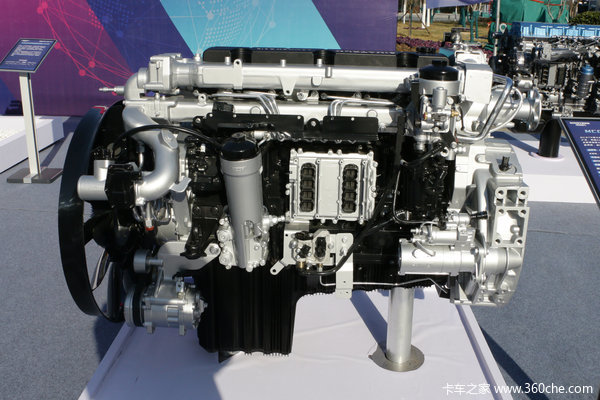中国重汽MC07H.33-61 330马力 7L 国六 柴油发动机