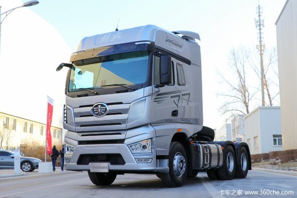 一汽解放 J7重卡 560马力 6X4 大件牵引车(国六)(CA4250P77K25T1E6Z)