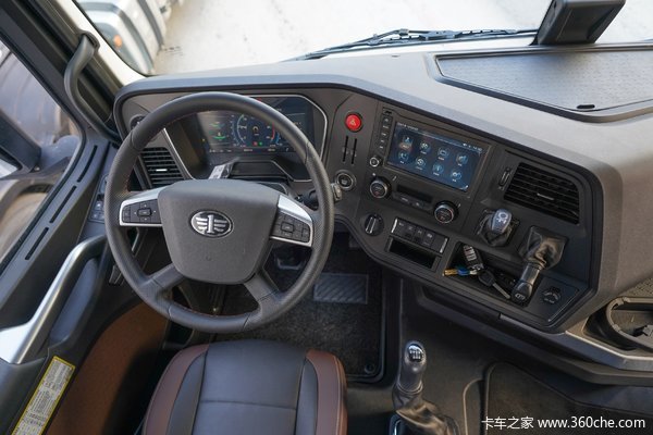 一汽解放j7重卡560马力6x4牵引车国六