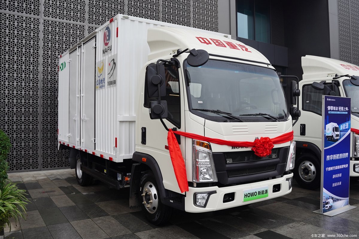 中国重汽HOWO 悍将 4.5T 4.15米单排纯电动厢式轻卡
