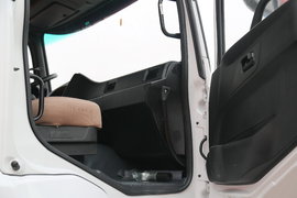 豪沃V5-X 自卸车驾驶室                                               图片