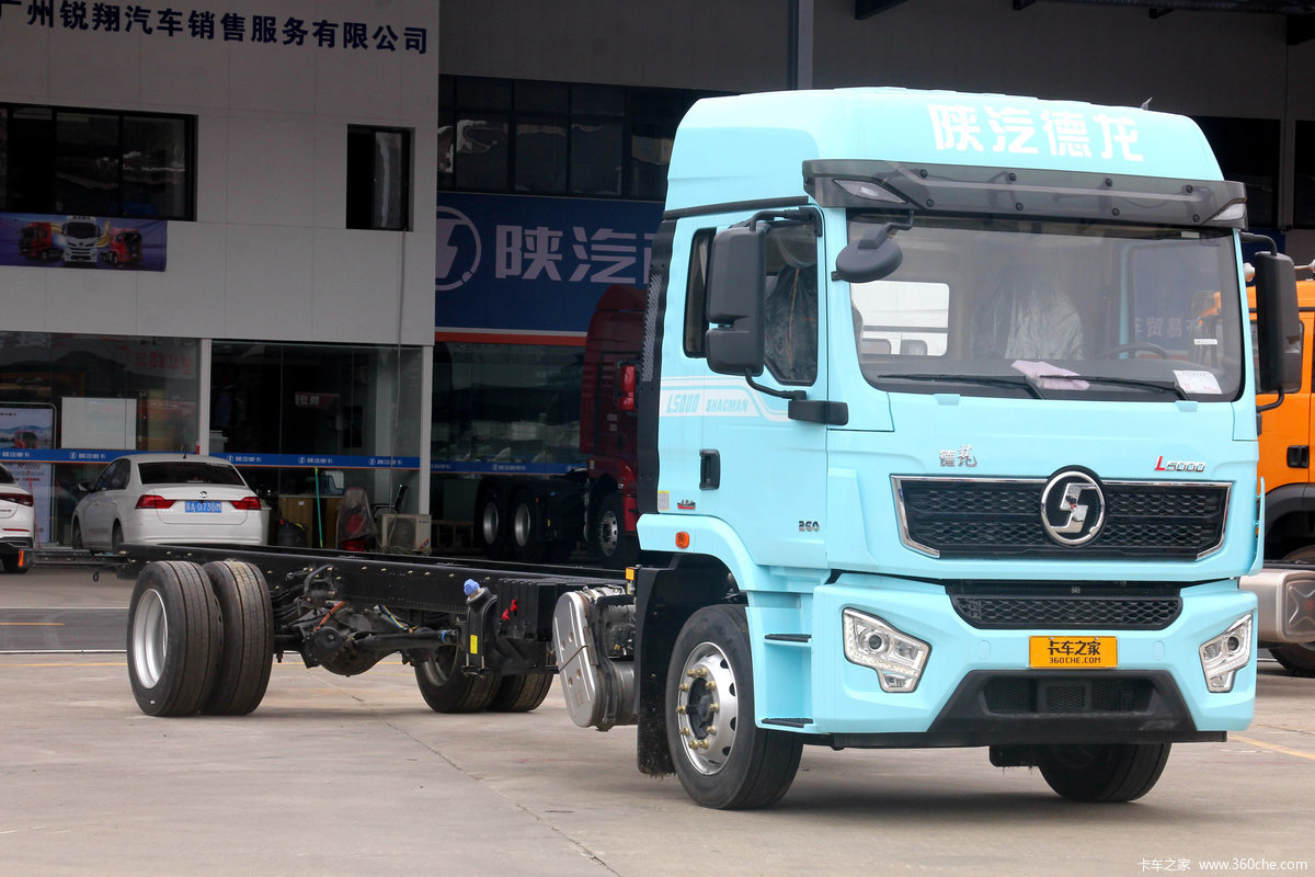 陕汽重卡 德龙L5000 超值版 270马力 4X2 6.9米厢式载货车(国六)