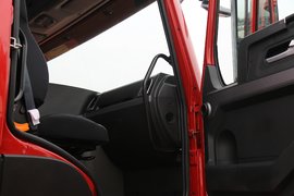 豪沃V7-X 牵引车驾驶室                                               图片