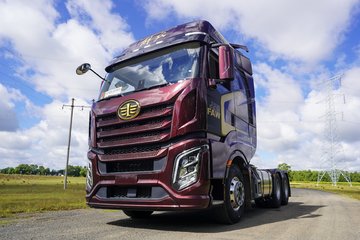 一汽解放 j6v重卡 560马力 6x4 amt自动挡牵引车(国六)(ca4250p66k25