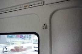 乘龙H5 自卸车驾驶室                                               图片