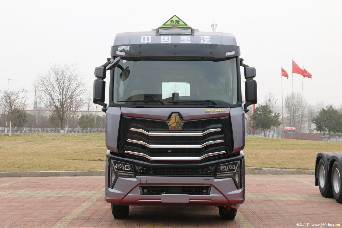 中国重汽 HOWO Max重卡 460马力 6X4 CNG危险品牵引车(国六)