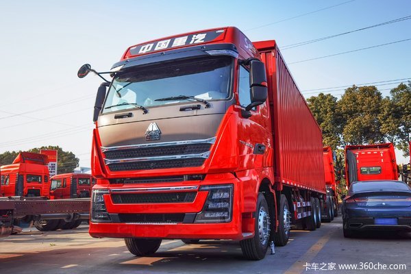 中国重汽 HOWO TH7重卡 540马力 8X4 9.5米AMT自动挡厢式载货车(国六)(ZZ5317XXYV466HF1B)