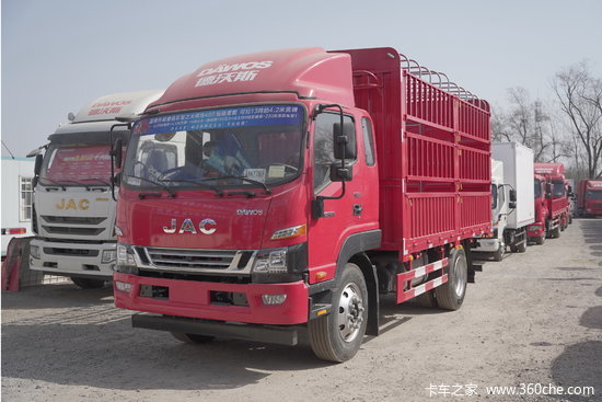 江淮德沃斯v8大钢炮195马力4x246米排半仓栅式载货车国六速比4333hfc