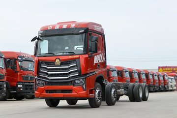 中国重汽 HOWO MAX 460马力 8X4 9.55米厢式载货车(国六)(ZZ5317XXYV446KF1) 卡车图片