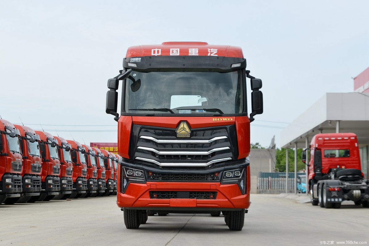 中国重汽 HOWO MAX 330马力 6X2 9.6米仓栅式载货车(国六)(9挡)
