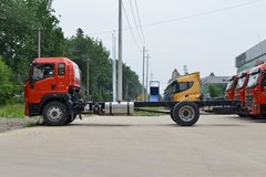 中国重汽HOWO G5X中卡 220马力 4X2 6.75米排半栏板载货车(ZZ1187K521DF1)