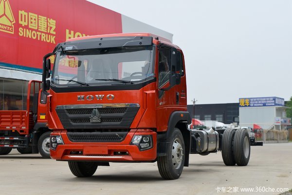 中国重汽HOWO G5X中卡 245马力 5.75米排半栏板载货车(国六)(ZZ1187K451DF1)