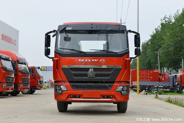 中国重汽HOWO G5X中卡 220马力 4X2 5.75米AMT自动档栏板载货车(ZZ1187K561DF1B)