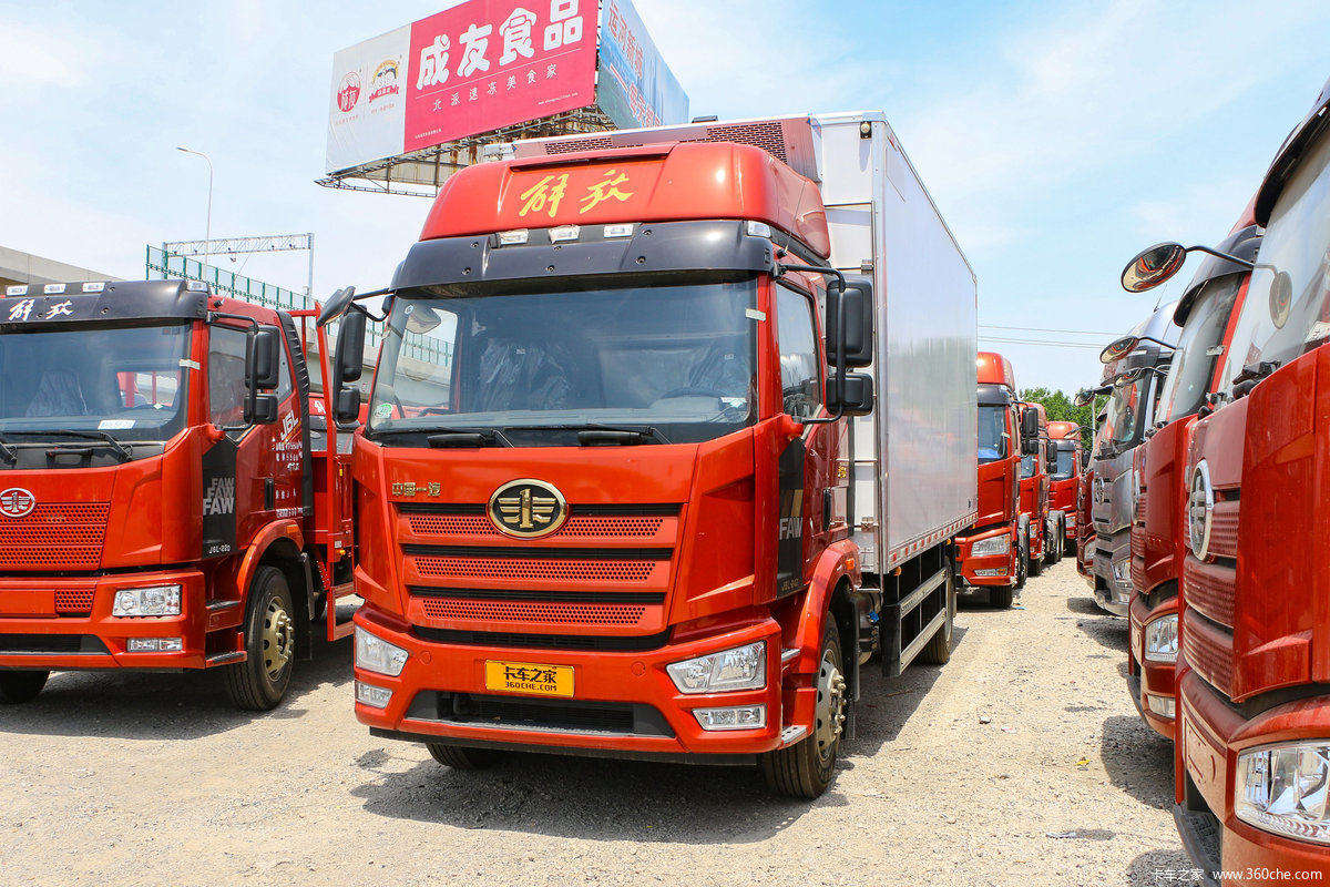 一汽解放 J6L 经典版 240马力 4X2 7.8米冷藏车(宽轮距)