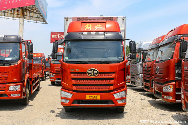 一汽解放 J6L 精英版 260马力 4X2 6.8米AMT自动档冷藏车(378铸造桥)(CA5181XLCP62K1L4E6)