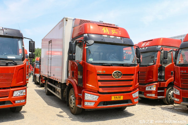 一汽解放 J6L 260马力 4X2 6.8米冷藏车(液缓)(CA5180XLCP62K1L4E6)