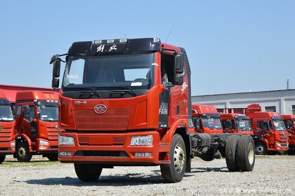 一汽解放 J6L中卡 经典版 240马力 4X2 5.8米厢式载货车(国六)(CA5181XXYP62K1L4E6)