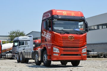 青岛解放 JH6重卡 领航版2.0 520马力 8X4 9.5米AMT自动挡栏板载货车(国六)