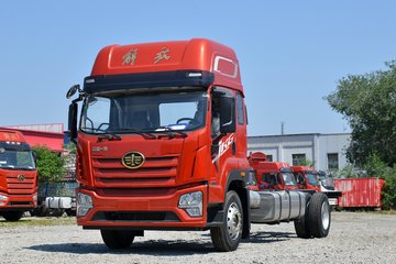 青岛解放 JK6中卡 260马力 4X2 6.75米仓栅式载货车(国六)(高顶)(CA5180CCYP28K1L4E6)