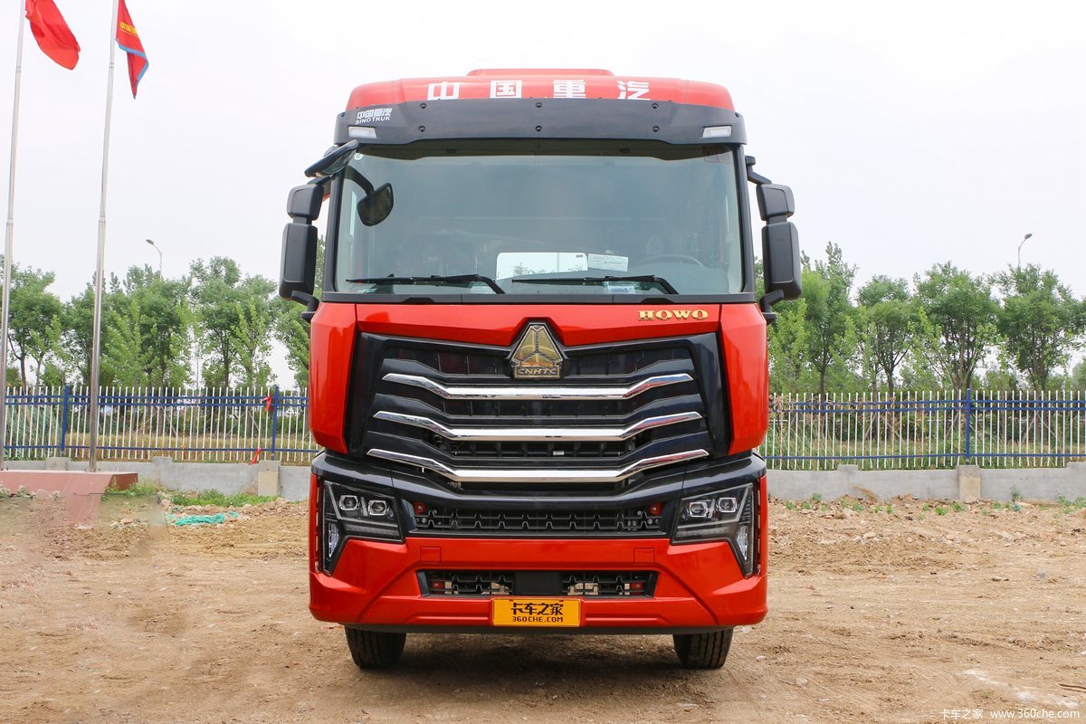 中国重汽 HOWO MAX 350马力 6X2 7.8米仓栅式载货车(国六)