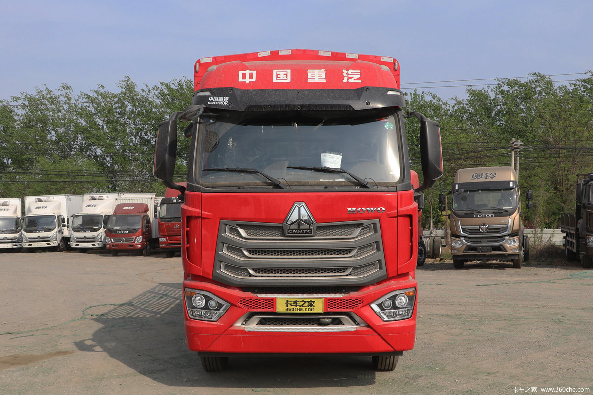 中国重汽 豪沃NX中卡 330马力 6X2 7.8米仓栅式载货车