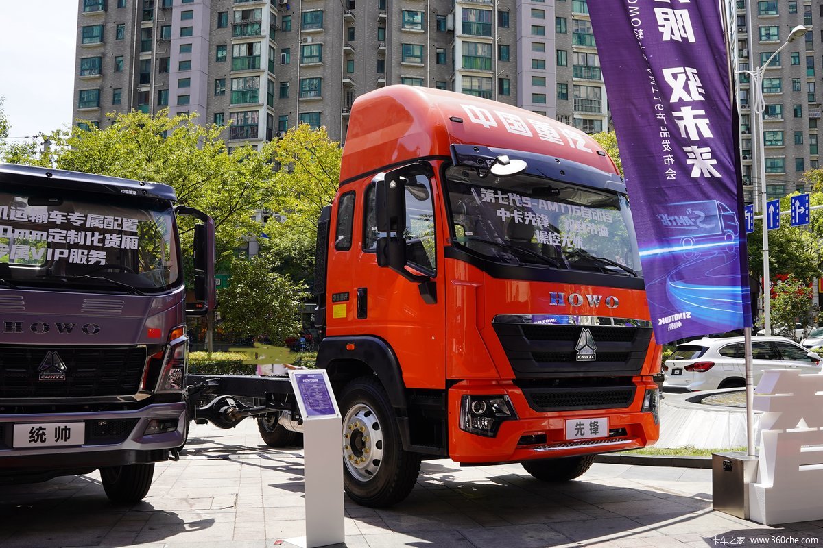中国重汽HOWO G5X中卡 220马力 4X2 6.2米AMT自动挡排半仓栅式载货车(国六)