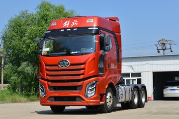 一汽解放 j6v重卡 北方版 520马力 6x4 amt自动档牵引车(ca4250p66k25