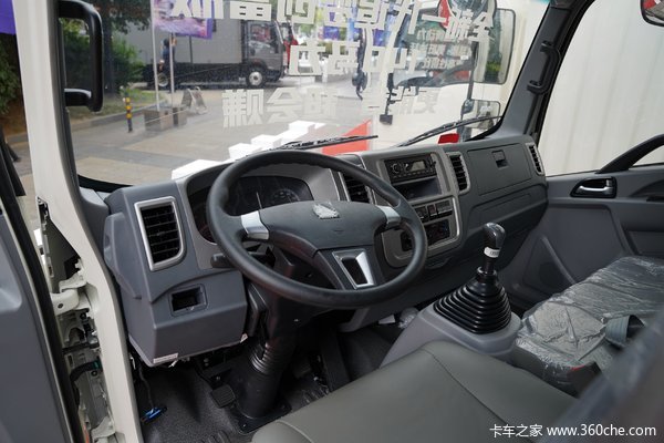 中国重汽HOWO 追梦 130马力 4.15米单排厢式轻卡