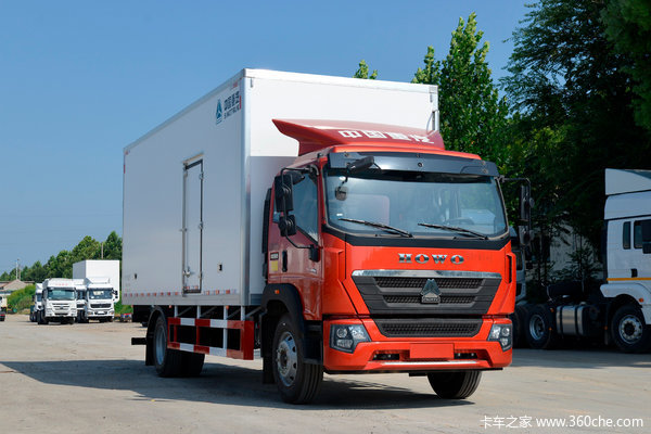 中国重汽HOWO G5X 220马力 4X2 排半冷藏车(绿叶牌)