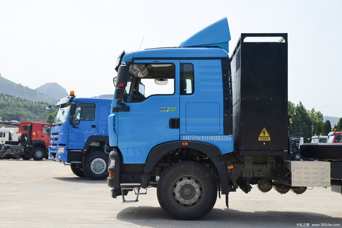 【图】中国重汽 HOWO TX重卡 25T 6X4换电式纯电动牵引车(ZZ4257V384GZ1SBEV)350.07kWh_实拍图片 ...