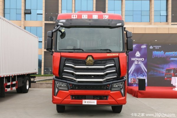 中国重汽 HOWO MAX 510马力 8X4 9.5米畜禽运输车(ZZ5317CCQV466HF1)
