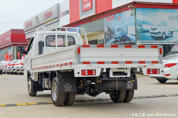 跨越者D5载货车重庆市火热促销中 让利高达0.4万