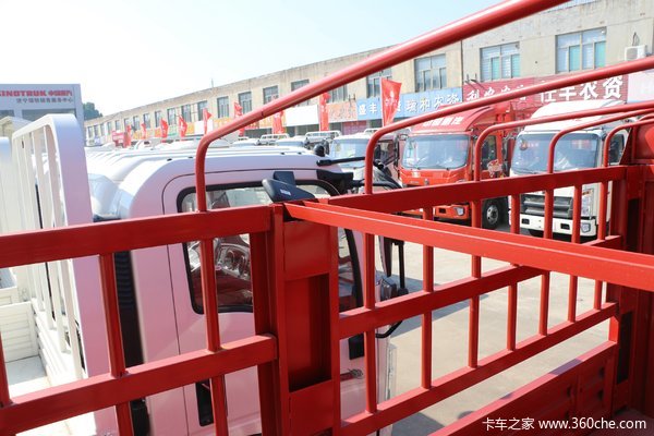 中国重汽豪沃悍将140马力高栏车现车到店安排！