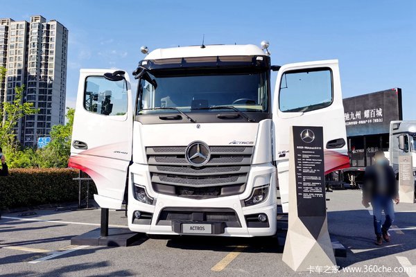 奔驰Actros(国产) 牵引车