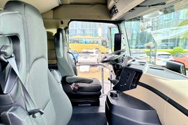 奔驰Actros(国产) 牵引车驾驶室                                               图片