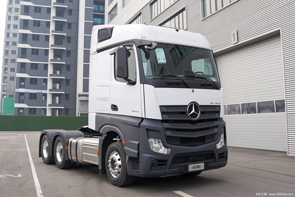 奔驰 Actros 重卡 优享版 530马力 6X4 AMT自动档牵引车(国六)