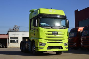 一汽解放 J7重卡 经典版 600马力 6X4 AMT自动档牵引车(国六)(CA4250P77K24T1E6)