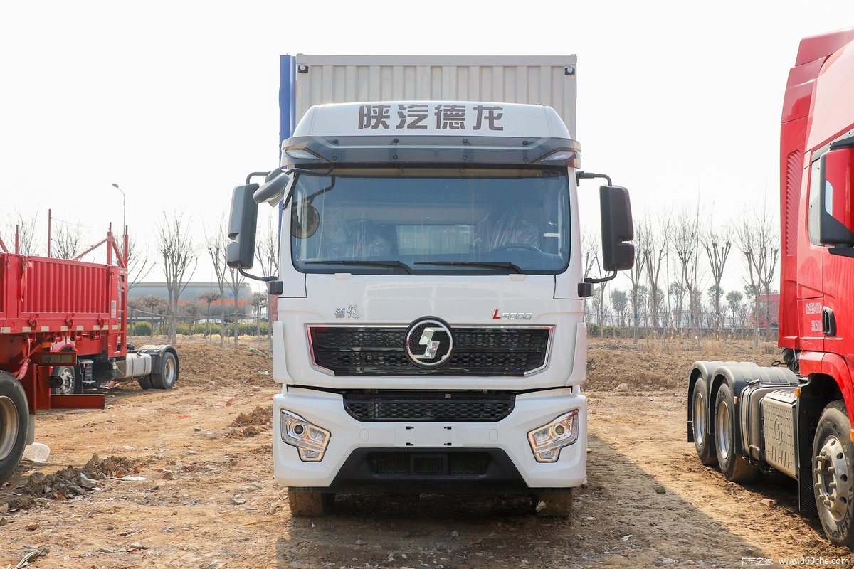 陕汽重卡 德龙L5000 旗舰版 300马力 4X2 9.8米AMT自动档厢式载货车