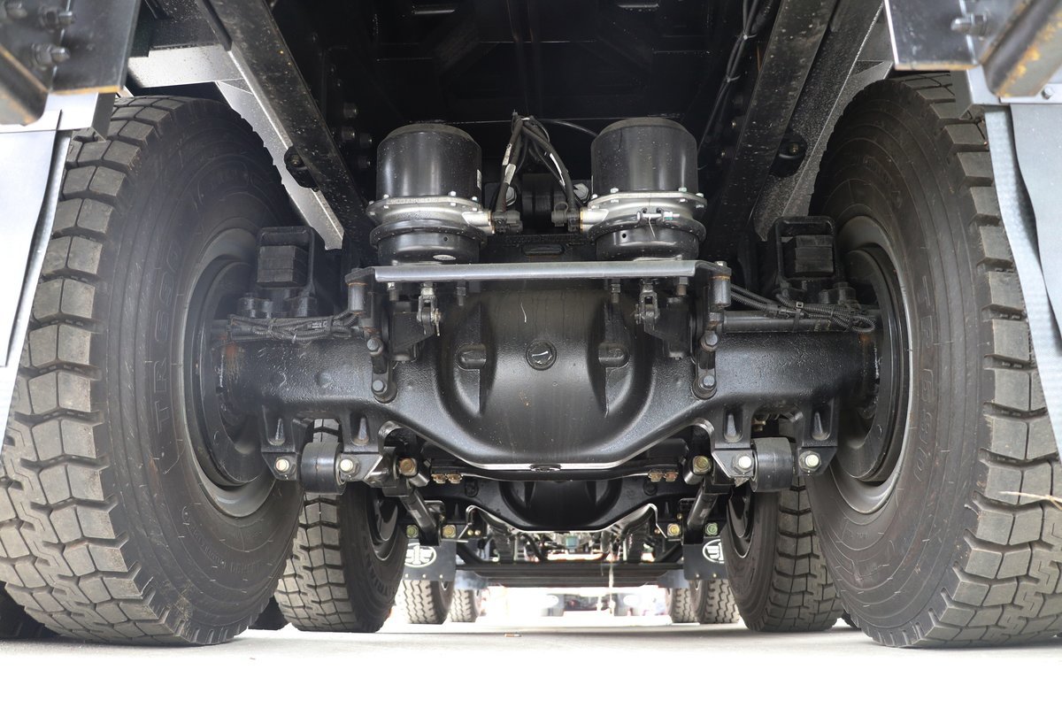 j6p-8x4-5-8-ca3310p66n142l4t4bev-423kwh-1594445