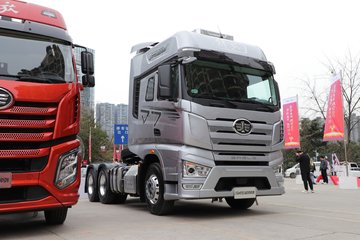 一汽解放 j7重卡 660马力 6x4 牵引车(国六)(ca4250p77k25t1e6) 卡车