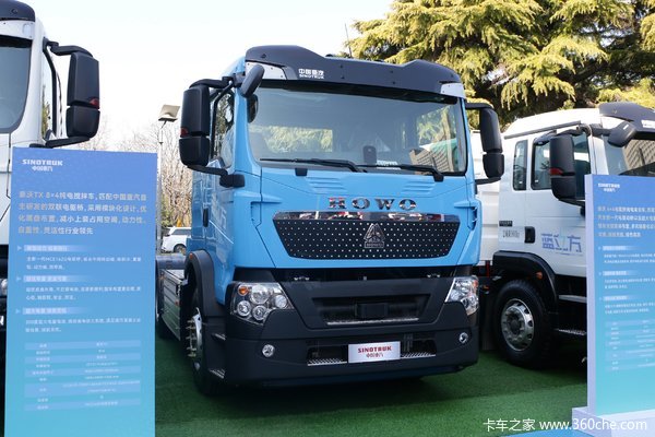 中国重汽 HOWO TX重卡 25T 6X4纯电动牵引车(ZZ4257Y344GZ1BEV35)350.07kWh