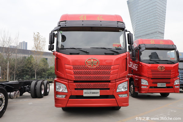 青岛解放 JH6重卡 320马力 4X2 9.5米AMT自动档厢式载货车(CA5180XXYP26K2L7E6A80)