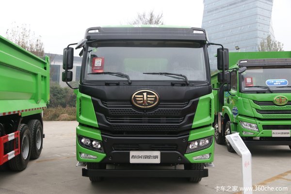 青岛解放 悍V重卡 350马力 8X4 6.8米LNG自卸车(CA3310P1K15L4T4NE6A80)