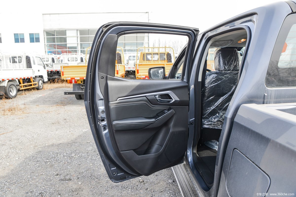 D Max 2021 Dimensions: Everything You Need To Know (Interior Photos Included) - io2a467